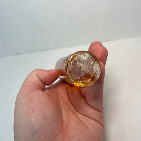 White Diamonds Elizabeth Taylor Eau de Toilette Spray & Luxury Bath Bubbles 1 oz - Picture 4 of 7